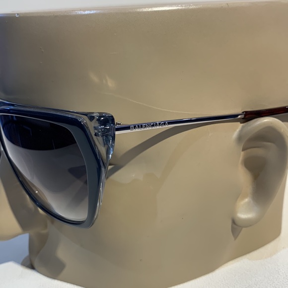 New Women’s Authentic Balenciaga Sunglasses - Picture 2 of 9